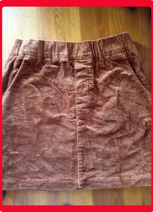 Jupe en velours côtelé marron / brown corduroy skirt, marque: Kiabi, état: Neuf sans étiquette, taille: S / 36 / 8, 6,90 €, 7,95 € Protection acheteurs incluse