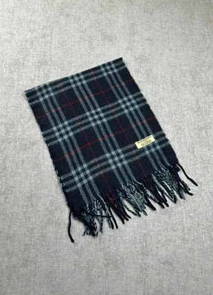 Écharpe Burberry bleu marine, brand: Burberry, condition: Very good, €45.00, €47.95 includes Buyer Protection Pro