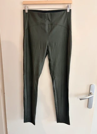 Legging kaki femme taille L Boutique indépendante, état: Neuf sans étiquette, taille: L / 40 / 12, 10,00 €, 11,20 € Protection acheteurs incluse