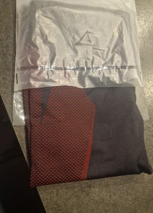 Pantalon Onyx 5 rouge, marque: Gymshark, état: Neuf avec étiquette, taille: M, 80,00 €, 84,70 € Protection acheteurs incluse