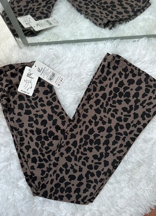 Leggins campana animal print, marque: Sarastrar, état: Neuf avec étiquette, taille: M / 38 / 10, 14,00 €, 15,40 € Protection acheteurs incluse