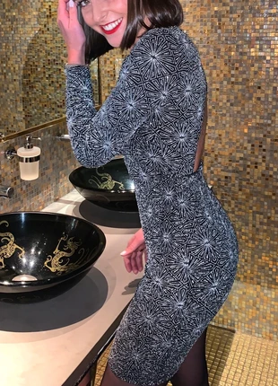 Splendide robe à paillettes en parfait état dos nu, marque: Divided, état: Très bon état, taille: S / 36 / 8, 9,00 €, 10,15 € Protection acheteurs incluse