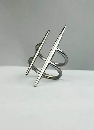 Bague Pointes Argentées Acier Inoxydable Ajustable Design Avant-Garde, marque: CHROME, état: Très bon état, taille: Ajustable, 12,00 €, 13,30 € Protection acheteurs (Pro) incluse