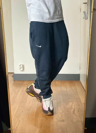 Pantalon Jogging bleu marine Nike solo swoosh logo brodé vintage 00s y2k - taille M, marque: Nike, état: Très bon état, taille: M, 25,00 €, 26,95 € Protection acheteurs incluse