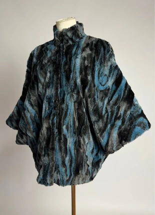 Cape-veste oversize en fausse fourrure vintage motif abstrait dégradé bleu noire, brand: Vintage Dressing, condition: Very good, size: S / 36 / 8, €50.00, €53.20 includes Buyer Protection