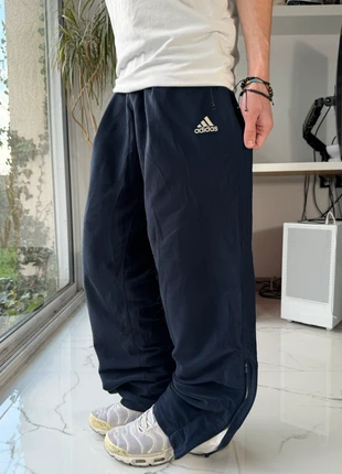 Jogging Adidas en Velour Vintage Y2K l XL, marque: adidas, état: Très bon état, taille: XL / 42 / 14, 24,50 €, 26,43 € Protection acheteurs (Pro) incluse