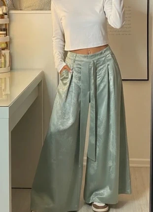 Pantalon satiné argenté dragon fluide avec ruban taille, chic taille M, marque: shawly, état: Très bon état, taille: M / 38 / 10, 44,90 €, 47,85 € Protection acheteurs (Pro) incluse