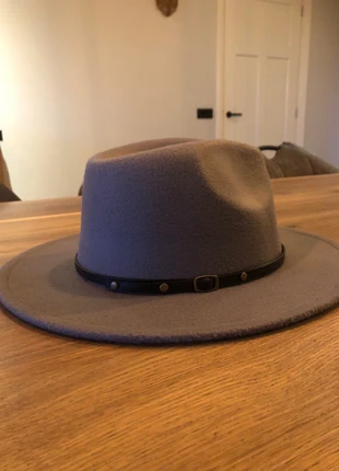 Hoed grijs Cowboyhoed, merk: merkloos, staat: Heel goed, maat: 57, € 10,00, € 11,20 inclusief Kopersbescherming