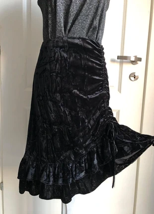 Gonna nera y2k ruches Lolita gotic alternative black Velvet goth skirt lacci, brand: Vintage Dressing, condizioni: Ottime, taglia: XL / IT 46 / EU 42, €24.00, €25.90 include la Protezione acquisti