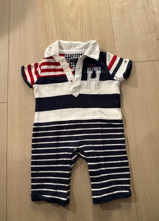 Pakje Tommy, merk: Tommy Hilfiger, staat: Heel goed, maat: 3-6 maanden / 62 cm, € 6,00, € 7,00 inclusief Kopersbescherming