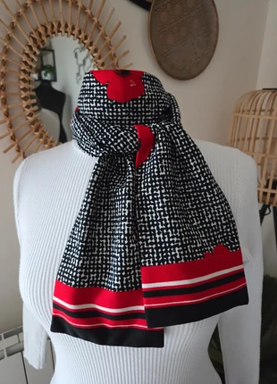 🧣Joli Foulard écharpe vintage 70's en jersey blanc/noir / rouge à motifs coquelicots, merk: Vintage, staat: Heel goed, € 9,00, € 10,15 inclusief Kopersbescherming Pro