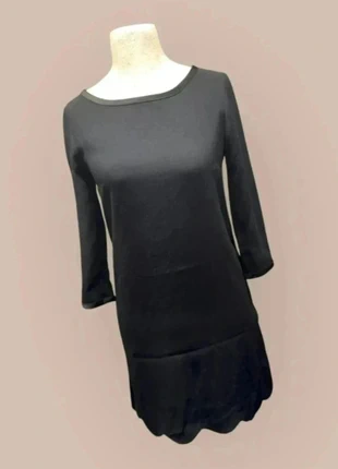 Claudie Pierlot – Robe noire chic, nœud au dos & bas festonné – Taille 36 (S), marca: Claudie Pierlot, estado: Muito bom, tamanho: S / 36 / 8, €45.00, €47.95 inclui Proteção do Comprador