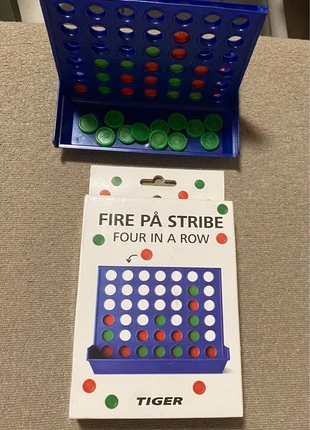 Jeu Puissance 4 portable et pliable, merk: Tiger, staat: Heel goed, maat: 6 jaar / 116 cm, € 3,00, € 3,85 inclusief Kopersbescherming