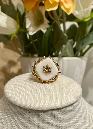 Bague dorée carrée nacrée – fleur centrale – élégante et tendance, brand: Tendance, condition: Very good, size: Adjustable, €14.90, €16.35 includes Buyer Protection Pro