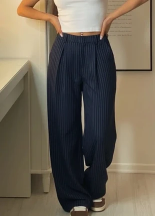 Pantalon ample rayé bleu marine, taille haute, coupe fluide chic. Taille M, marque: shawly, état: Très bon état, taille: M / 38 / 10, 59,00 €, 62,65 € Protection acheteurs (Pro) incluse