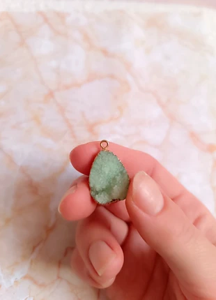 Pendentif pierre, marque: Pierre, état: Neuf sans étiquette, 15,00 €, 16,45 € Protection acheteurs incluse