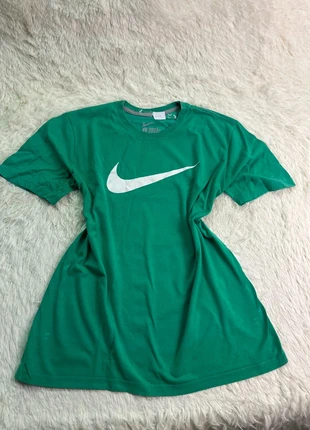 T shirt Nike vintage y2k L 547, brand: Nike, condizioni: Ottime, taglia: L, €10.00, €11.20 include la Protezione acquisti