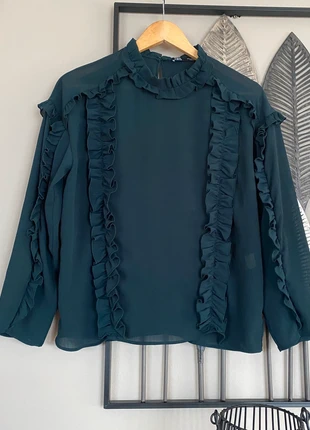 Blouse verte à volant marque Zara taille 36, marca: Zara, estado: Novo sem etiquetas, tamanho: S / 36 / 8, €5.00, €5.95 inclui Proteção do Comprador