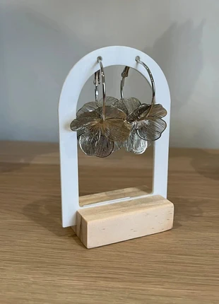 Boucles d'oreilles argentées pendentif floral, marque: Boutique Parisienne, état: Neuf sans étiquette, 8,90 €, 10,05 € Protection acheteurs (Pro) incluse