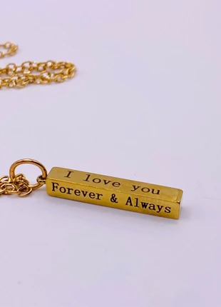 Bellissima collana in acciaio color oro con pendente scritta amore love, marque: nessuno, état: Neuf sans étiquette, 3,90 €, 4,80 € Protection acheteurs incluse