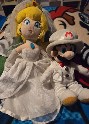 Peluches Peach et Mario marié, brand: Mario Odyssé, condition: Good, size: 3 years / 98 cm, €12.00, €13.30 includes Buyer Protection