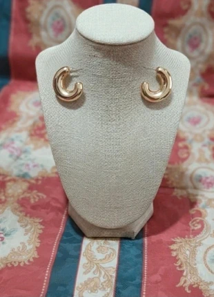 Orecchini a Cerchio Chunky Dorati - Maxi Hoop Bombati Stile Vintage '900, marque: Vintage Dressing, état: Neuf sans étiquette, 1,99 €, 2,79 € Protection acheteurs incluse