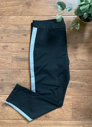 Pantalon chino avec bandes latérales - Noir, marque: Zara, état: Très bon état, taille: W32 | FR 42, 10,00 €, 11,20 € Protection acheteurs incluse