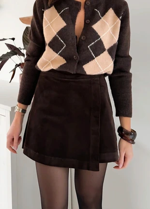 Jupe-short chocolat velours côtelé - modèle Orelle - dispo du 34 au 42, marque: Oraije, état: Neuf avec étiquette, taille: S / 36 / 8, 35,00 €, 37,45 € Protection acheteurs incluse