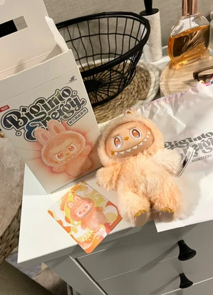 Popmart - Labubu Happiness Big Into Energy original, merk: POPMART, staat: Nieuw met prijskaartje, maat: Prematuur, tot 44 cm, € 22,50, € 24,33 inclusief Kopersbescherming