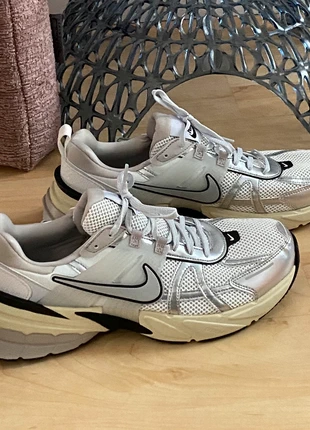 Basket Nike V2K Run coloris blanc sommet/argenté neuve, brand: Nike, condition: New without tags, size: 45.5, €68.00, €72.10 includes Buyer Protection