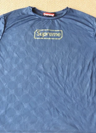 T-shirt Supreme – Bleu – Logo Doré – Taille L – Bon état, brand: Supreme, condition: Good, size: L, €19.99, €21.69 includes Buyer Protection Pro
