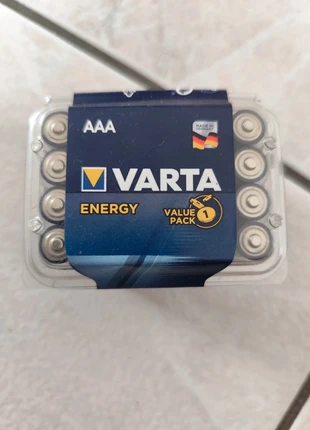 Lot de 24 piles AAA de la marque Varta neuve, brand: VARTA, condizioni: Nuovo con cartellino, €8.00, €9.10 include la Protezione acquisti