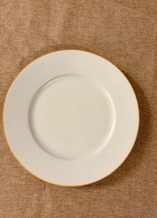 Assiette Louis Vuitton Porcelaine Fine Made in France, marque: Louis Vuitton, état: Neuf sans étiquette, 50,00 €, 53,20 € Protection acheteurs incluse