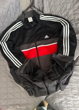 Adidas sports jacket 3 stripes, vibrant color. Retro style vintage 2yK, marque: adidas, état: Très bon état, taille: XXL, 20,00 €, 21,70 € Protection acheteurs incluse