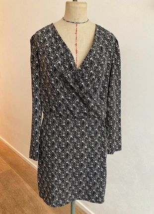 Black and beige Vanessa Bruno dress, marque: Vanessa Bruno, état: Très bon état, taille: XL / 42 / 14, 30,00 €, 32,20 € Protection acheteurs incluse