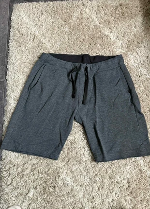 Short gris, marque: Ellesse, état: Très bon état, taille: XL, 6,00 €, 7,00 € Protection acheteurs incluse