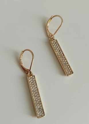 Boucles d'oreilles pendantes à barre verticale pavé doré, merk: Ralph Lauren, staat: Nieuw zonder prijskaartje, € 18,00, € 19,60 inclusief Kopersbescherming Pro