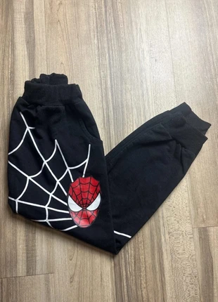 Pantalon garçon 8 ans Spider-Man – noir à motif toile – jogging confortable, zustand: Sehr gut, größe: 8 Jahre / 128, 1,00 €, 1,75 € inklusive Vinted-Käuferschutz
