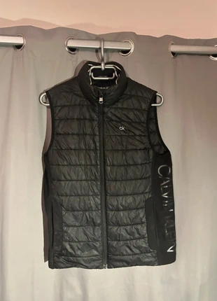 Doudoune sans manche Calvin Klein, marque: Calvin Klein, état: Bon état, taille: XS, 15,00 €, 16,45 € Protection acheteurs incluse