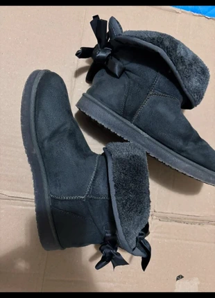 Stivali Invernali Neri con Fiocchi e Interno in Pelliccia - Taglia 37, zustand: Sehr gut, größe: 37, 6,00 €, 7,00 € inklusive Vinted-Käuferschutz