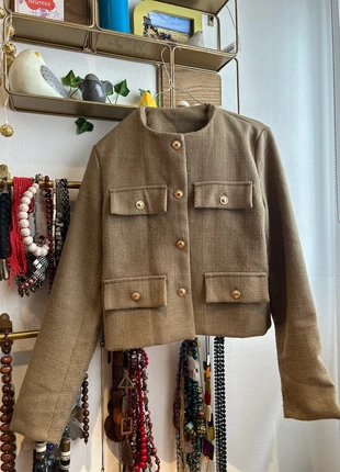 Veste courte boutons dorés, marke: trafza, zustand: Sehr gut, größe: S / 36 / 8, 9,50 €, 10,68 € inklusive Vinted-Käuferschutz