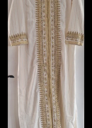 Caftan marocain blanc et doré, staat: Nieuw met prijskaartje, maat: M / 38 / 10, € 100,00, € 105,70 inclusief Kopersbescherming