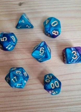 Nieuwe Dungeons & Dragons dobbelstenenset, merk: D&D, staat: Heel goed, € 7,50, € 8,58 inclusief Kopersbescherming