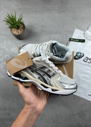 Asics Gel Kayano 14 Beige Blanc / Taille 42, marca: Asics, estado: Muito bom, tamanho: 42, €70.00, €74.20 inclui Proteção do Comprador