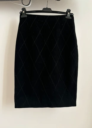 Gonna nera con cuciture a rombi in pura lana100%, brand: Les Copains, condizioni: Ottime, taglia: M / IT 42 / EU 38, €30.00, €32.20 include la Protezione acquisti