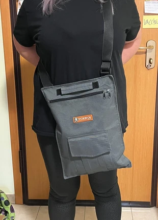 Borsa a tracolla verde Pickwick – pratica, resistente e dallo stile casual chic (usata pochissimo), brand: Pickwick, condizioni: Ottime, €9.00, €10.15 include la Protezione acquisti