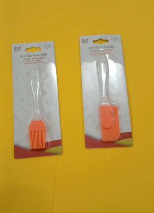 1 Pennello in Silicone + 1 Spatola in Silicone, Nuovi con cartellino, merk: Duesse, staat: Nieuw met prijskaartje, € 3,00, € 3,85 inclusief Kopersbescherming