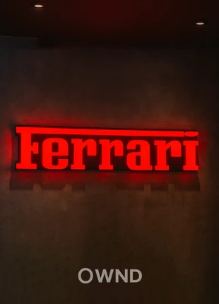 Ferrari-Inspired LED Wall Sign | 600 × 142 mm – Smart/Red Edition, marca: Ferrari, estado: Muito bom, €69.99, €74.19 inclui Proteção do Comprador Pro