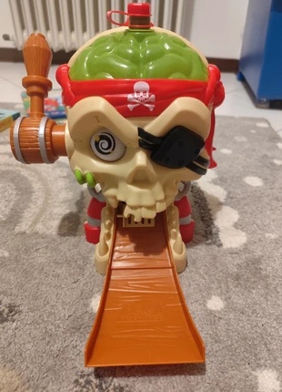 Pista teschio macchine, brand: Hot Wheels, condizioni: Ottime, taglia: 4 anni / 104 cm, €5.00, €5.95 include la Protezione acquisti