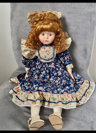 Poupée en porcelaine, condition: New with tags, size: One size, €45.00, €47.95 includes Buyer Protection